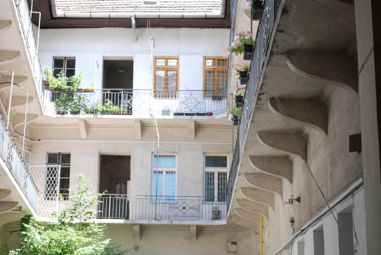 Stylish Studios Apartment In The City Center With Air Conditioning Будапеща Екстериор снимка