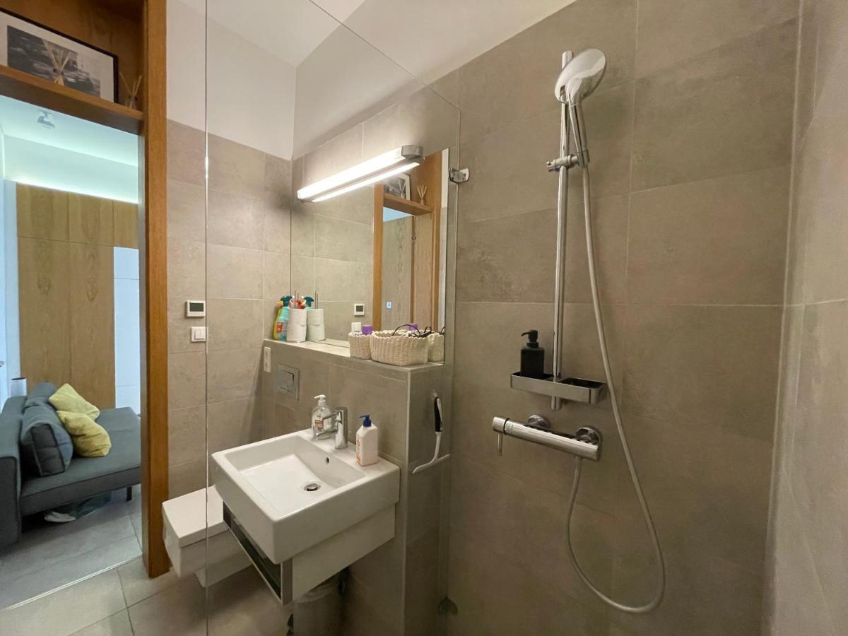Stylish Studios Apartment In The City Center With Air Conditioning Будапеща Екстериор снимка